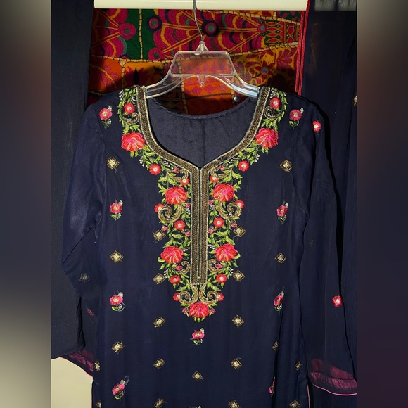 Shalwar kameez 3 peice - Picture 2 of 3